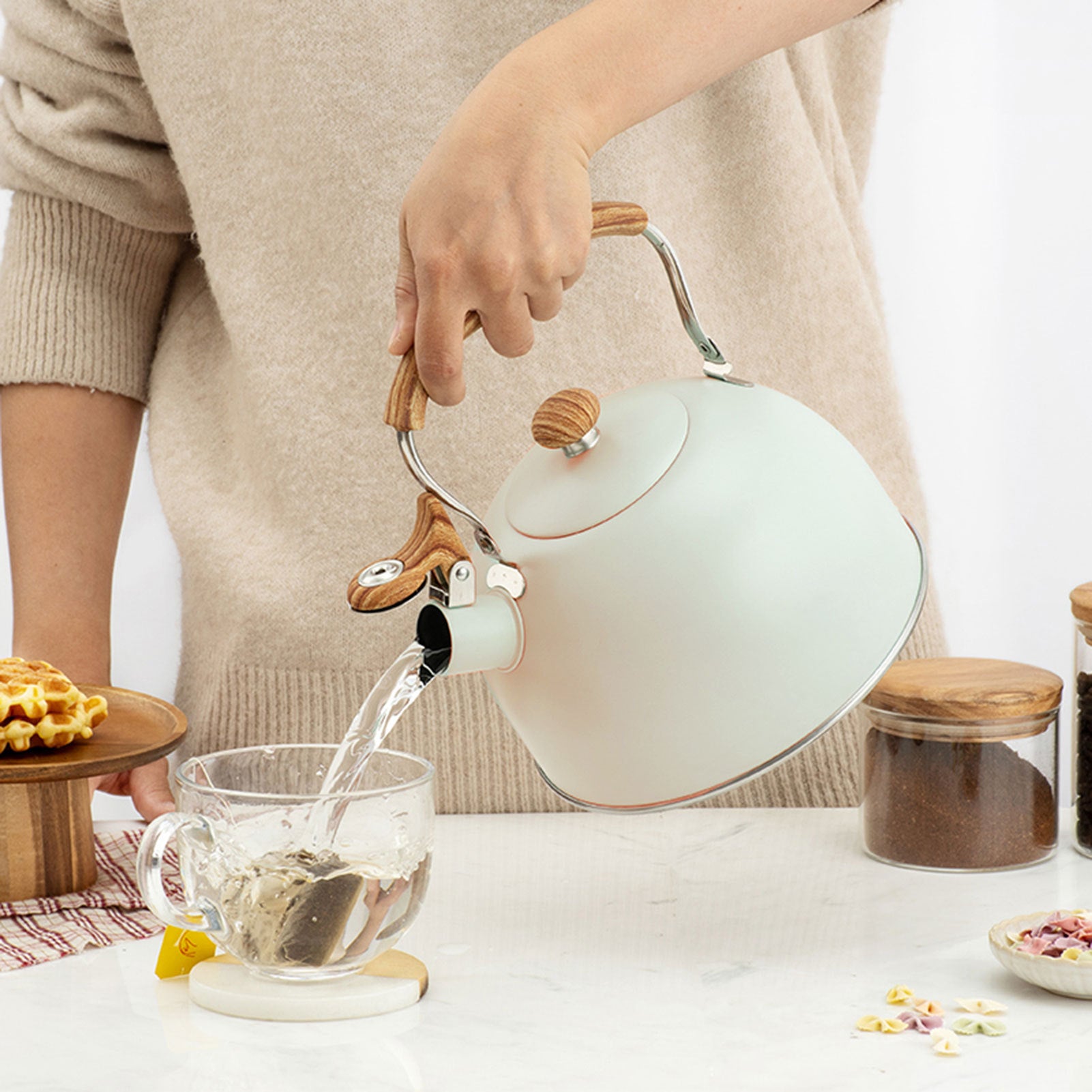 2.5L Green Whistling Kettle – Stainless Steel with Wooden Handle