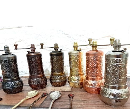 Copper Alloy Manual Pepper Grinder – Antique Finish, Portable Kitchenware